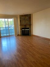 10824 SE 170th St, Unit B307 in Renton, WA - Building Photo - Building Photo