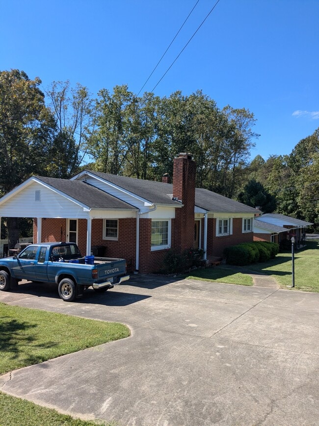3815 Powerhouse Rd in Morganton, NC - Building Photo - Building Photo