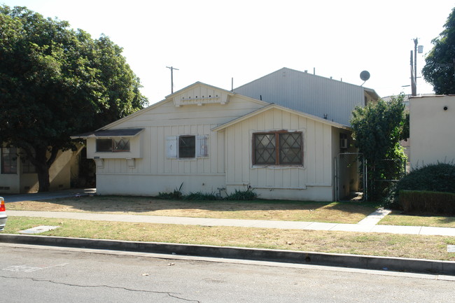 14642 Gilmore St in Van Nuys, CA - Building Photo - Building Photo