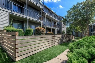 13005 Heinemann Dr, Unit 11-1110 in Austin, TX - Building Photo