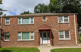 3141 S 48th St, Unit 1 in Milwaukee, WI - Foto de edificio - Building Photo