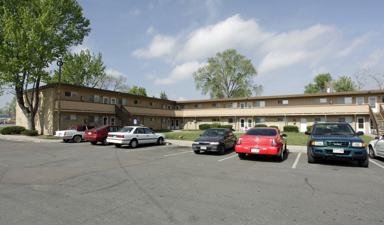 Tiffany Square Apartments in Lakewood, CO - Building Photo