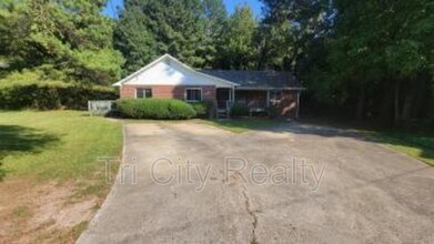 135 Rose Ct in Fayetteville, GA - Building Photo - Building Photo
