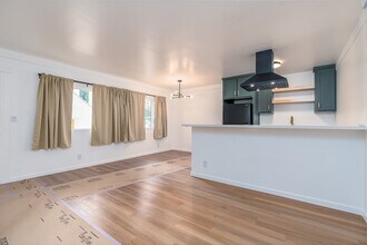 5819 Carlton Way in Los Angeles, CA - Foto de edificio - Interior Photo