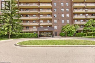 1100 Courtland Ave E in Kitchener, ON - Building Photo - Building Photo