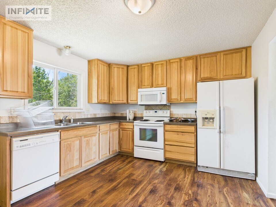 90 Custer Ave in Belgrade, MT - Building Photo