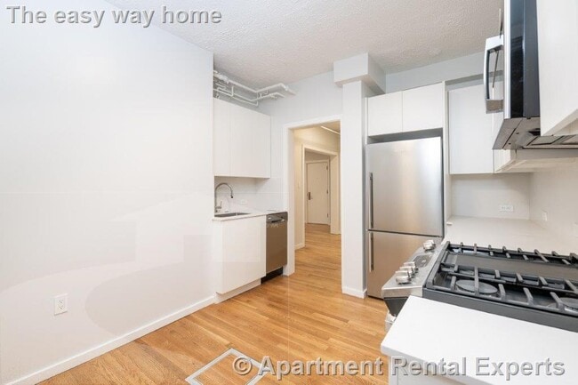 19 Forest St, Unit #B1 in Cambridge, MA - Foto de edificio - Building Photo