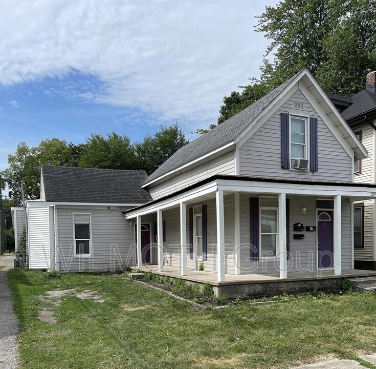 205 E College St-Unit -Unit A in Crawfordsville, IN - Building Photo