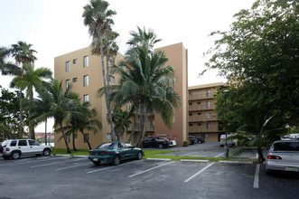 La Riviera Apartments in Hialeah, FL - Building Photo - Building Photo