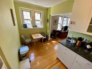1423 Beacon St, Unit 644 in Brookline, MA - Foto de edificio - Building Photo