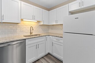 1545 Cherboneau Pl, Unit 41 in Detroit, MI - Foto de edificio - Building Photo