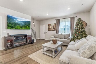 5784 Dakan Lp in Colorado Springs, CO - Foto de edificio - Building Photo