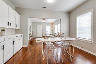 733 W Page Ave in Dallas, TX - Building Photo - Building Photo