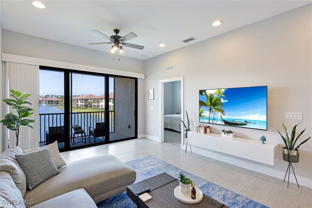 15130 Palmer Lake Cir in Naples, FL - Building Photo
