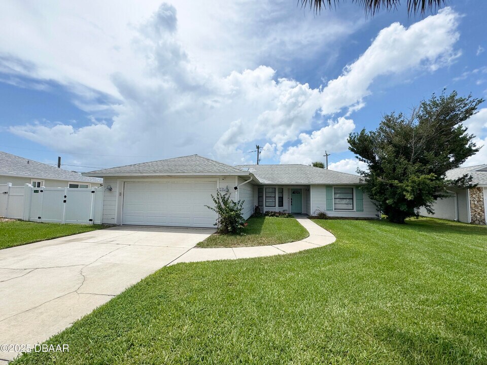 54 Capistrano Dr in Ormond Beach, FL - Building Photo