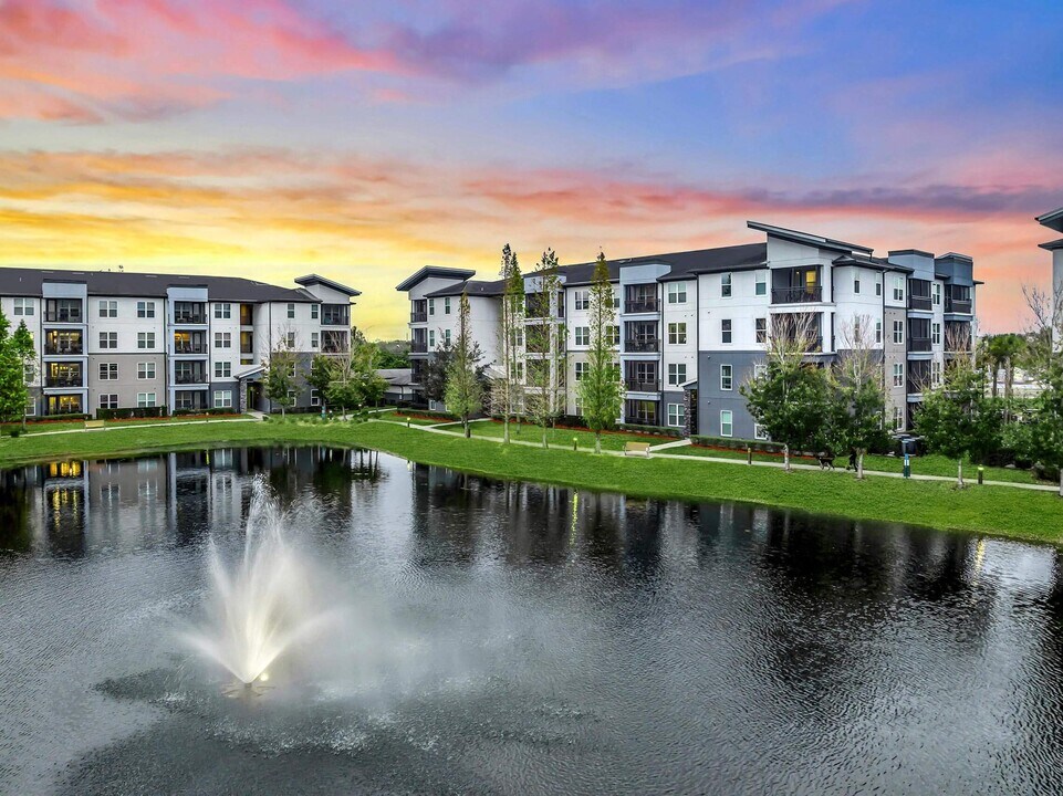 Pearce at Pavilion Luxury Apartments in Riverview, FL - Foto de edificio