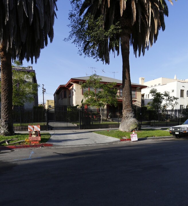 2932 Leeward Ave in Los Angeles, CA - Building Photo