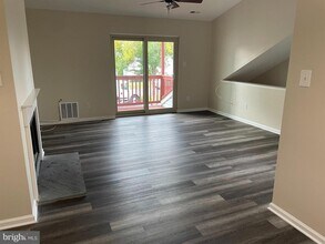 404 Atlanta Court in Washington Township, NJ - Building Photo - Building Photo