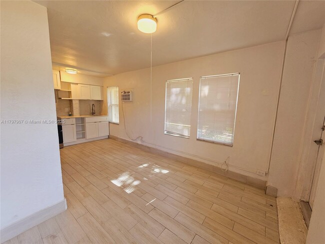 26 SE 13th Terrace in Dania Beach, FL - Building Photo - Building Photo