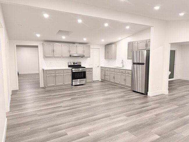 19933 Corby Ave in Lakewood, CA - Building Photo - Building Photo