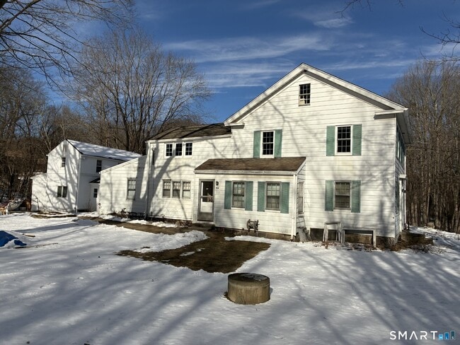92 Huntingtown Rd in Newtown, CT - Building Photo - Building Photo