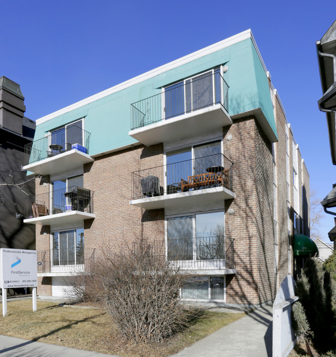 1210 Memorial Dr NW in Calgary, AB - Building Photo