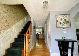 56 West Side Ave in Woodbridge Township, NJ - Building Photo - Building Photo