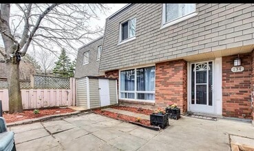 134 Royalton Pvt in Ottawa, ON - Building Photo - Building Photo