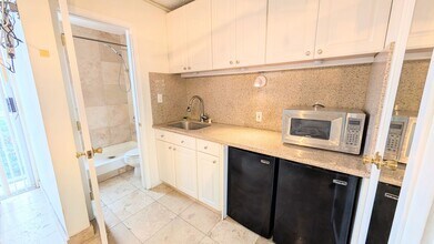249 Kapili St in Honolulu, HI - Building Photo - Building Photo