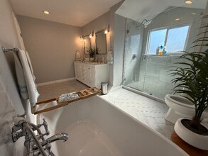 459 Jolina Way in Encinitas, CA - Foto de edificio - Building Photo