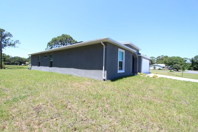978 Gulfport Rd SE in Palm Bay, FL - Building Photo - Building Photo