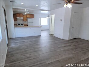9125 Westchester Hill Ave in Las Vegas, NV - Foto de edificio - Building Photo