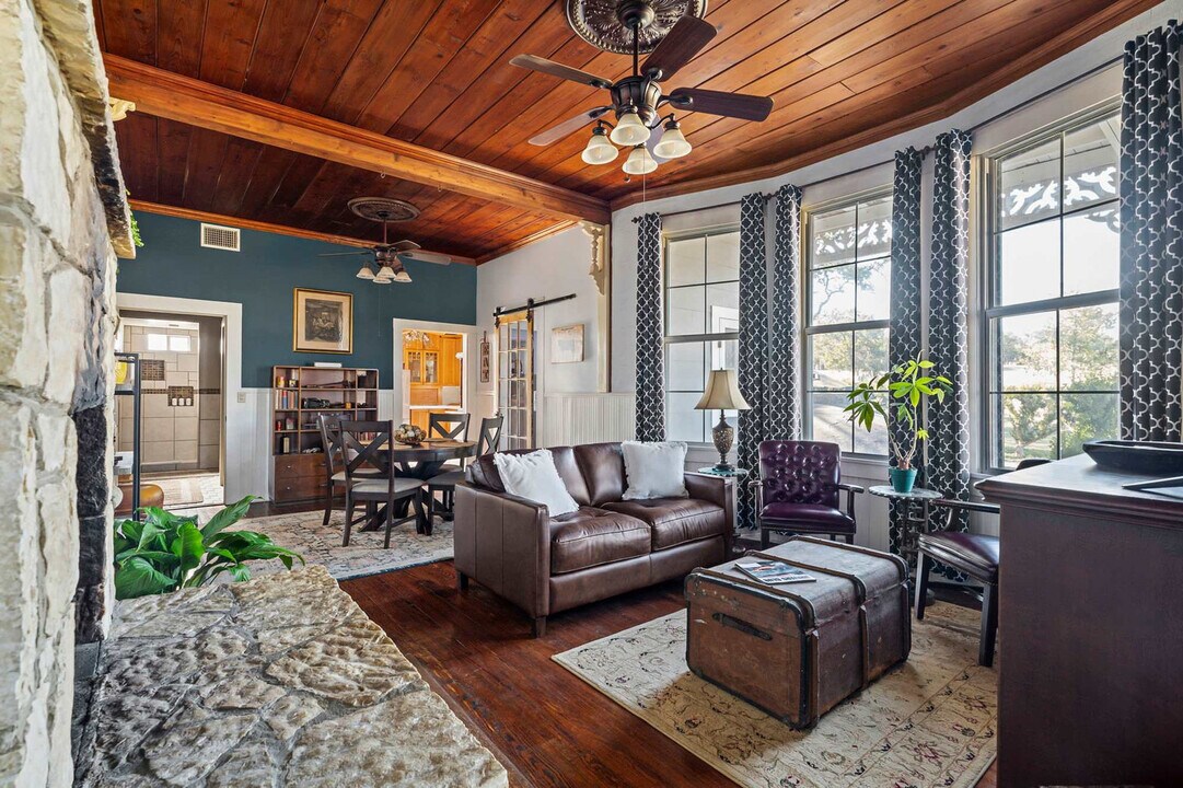 11 Maytum Pass in Boerne, TX - Building Photo