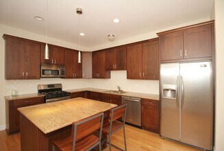 1401 W Altgeld St, Unit 2 in Chicago, IL - Building Photo - Building Photo
