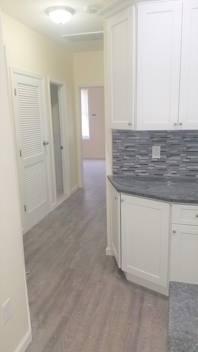 97 Wade St in Jersey City, NJ - Foto de edificio - Building Photo