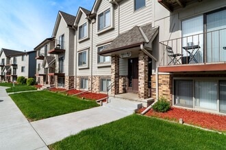 Vista Apartments in Omaha, NE - Building Photo - Interior Photo