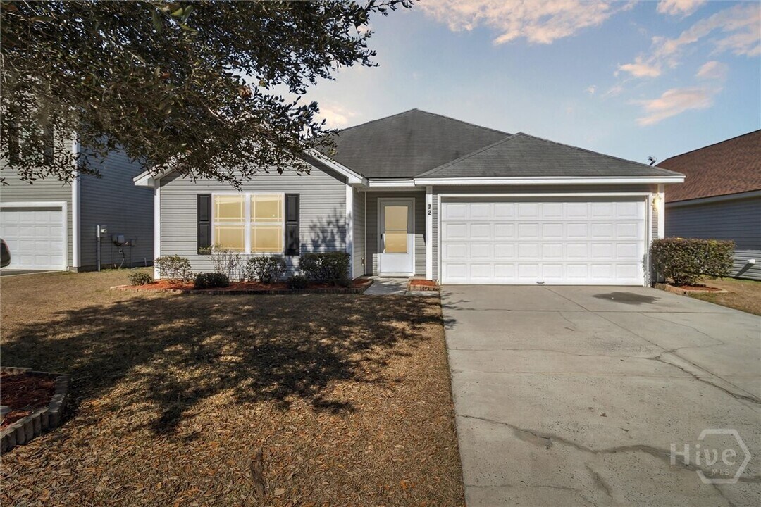 72 Lake Shore Blvd in Port Wentworth, GA - Building Photo