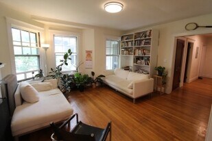 31 Concord Ave, Unit 1 in Cambridge, MA - Building Photo