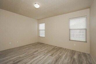 5615 Degan Way in San Antonio, TX - Building Photo - Building Photo