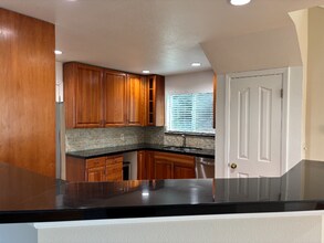 242 N San Pedro Rd in San Rafael, CA - Building Photo - Building Photo