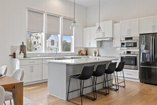 4400 Night Owl Ln in Austin, TX - Building Photo