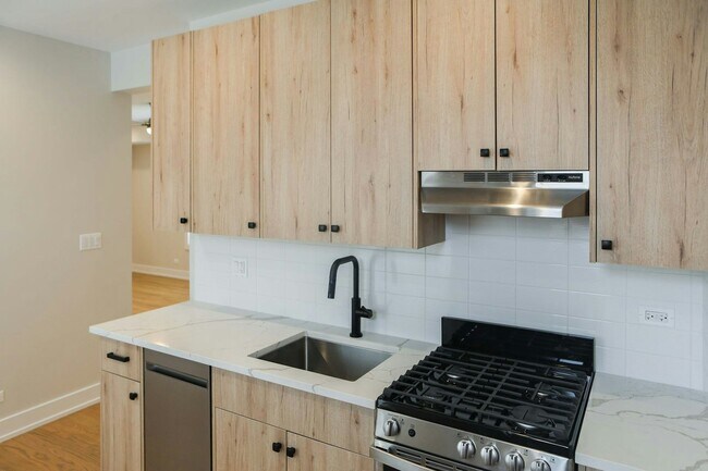 3529.5 N Broadway in Chicago, IL - Building Photo - Building Photo