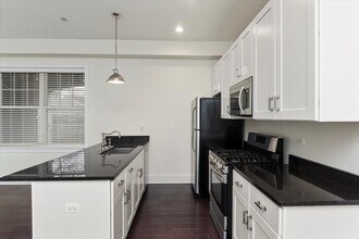 2500 Green Bay Rd in Evanston, IL - Building Photo - Building Photo