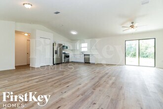 50 Queen Ct in Lehigh Acres, FL - Building Photo - Building Photo