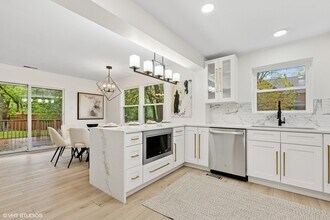 2272 Asbury Rd in Northbrook, IL - Building Photo - Building Photo