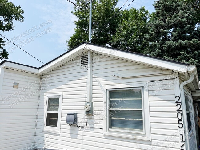 property at 2205 1/2 5th Ave