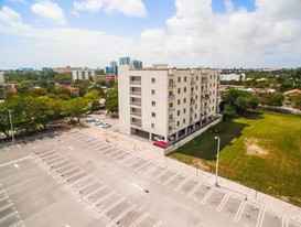 Cedars Apartments in Miami, FL - Foto de edificio - Building Photo