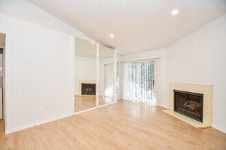 11201 Lynbrook Dr, Unit 3823 in Houston, TX - Building Photo - Building Photo