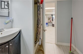 324 Maple Ave in Kitchener, ON - Building Photo - Building Photo