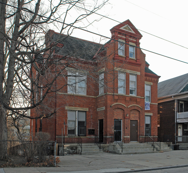 2232 St James Ave in Cincinnati, OH - Building Photo - Building Photo